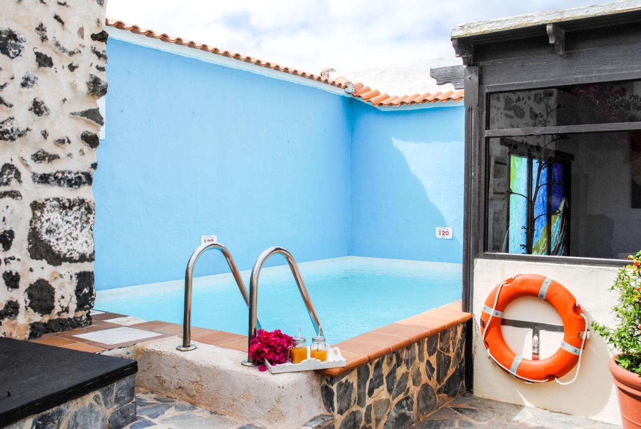 Tile Roque